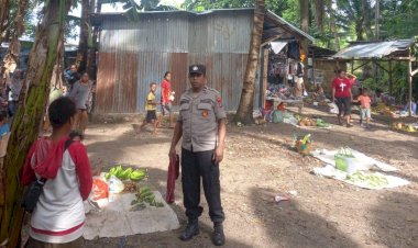 Kanit-Binmas-Polsek-Abal-Laksanakan-Patroli-dan-Sambang-Pasar-Tradisional-Kampung-Baulang