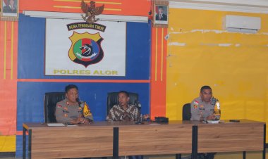 Kapolres-Alor-Pimpin-Pertemuan-Tokoh-Masyarakat,-Sawalama-dan-Lipa-Sepakat-Berdamai-Sebelum-Tiba-Ramadhan.