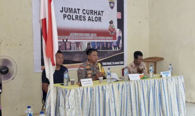 Kapolres-Alor-Gelar-Jumat-Curhat-di-Desa-Teluk-Kenari,-Serap-Aspirasi-Warga-dan-Berikan-SIM-Gratis