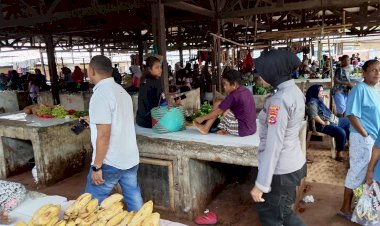 Personel-Polsek-Alor-Barat-Daya-Laksanakan-Patroli-dan-Pengamanan-Pasar-Rakyat-Moru