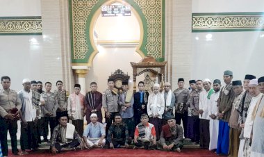 Polres-Alor-Gelar-Tarawih-Keliling-di-Masjid-Agung-Alfatah,-Pererat-Silaturahmi-dengan-Masyarakat