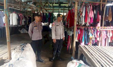 Polsek-Alor-Barat-Daya-Perkuat-Pengamanan-Pasar-Moru,-Wujudkan-Kamtibmas-yang-Aman-dan-Tertib