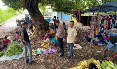 Polsek-Alor-Timur-Intensifkan-Patroli-dan-Sambang-di-Pasar-Rakyat-Maritaing,-Pastikan-Aktivitas-Masyarakat-Berjalan-Aman