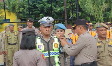 Kapolres-Alor-Pimpin-Apel-Gelar-Pasukan-Operasi-Ketupat-Turangga-2026