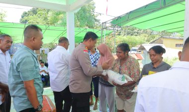 Kapolres-Alor-Hadiri-Launching-Penyaluran-Bantuan-Pangan-Tahun-2026-di-Kelurahan-Kabola