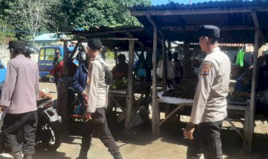 Polsek-Alor-Timur-Laut-Intensifkan-Patroli-Dialogis-dan-Pengamanan-di-Pasar-Rakyat-Nailang-untuk-Ciptakan-Situasi-Aman-dan-Kondusif
