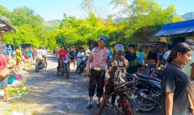 Patroli-dan-Pengamanan-Pasar-Maritaing,-Polsek-Alor-Timur-Imbau-Pedagang-dan-Pengunjung-Jaga-Kamtibmas