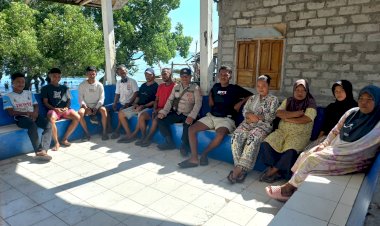 Bhabinkamtibmas-Polsek-Pantar-Sambangi-Warga-di-Posyandu-Labuhan-Bajo,-Sampaikan-Pesan-Kamtibmas-dan-Kepedulian-Lingkungan