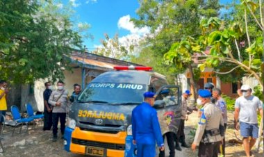 Bakti-Sosial-HUT-Bhayangkara-ke-80,-Ditpolairud-Polda-NTT-Tempuh-147-Kilometer-Antar-Jenazah-Warga-Kurang-Mampu-ke-Kampung-Halaman