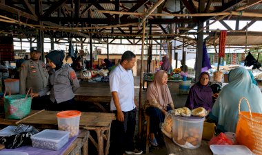 POLSEK-ABAD-INTENSIFKAN-PATROLI-DAN-PENGAMANAN-PASAR-RAKYAT-MORU,-WUJUDKAN-SITUASI-AMAN-DAN-KONDUSIF