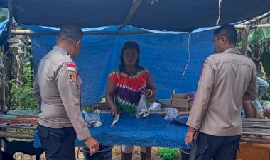 Polsek-Alor-Selatan-Intensifkan-Patroli-Pengamanan-Pasar-Apui,-Aktivitas-Masyarakat-Berlangsung-Aman-dan-Kondusif