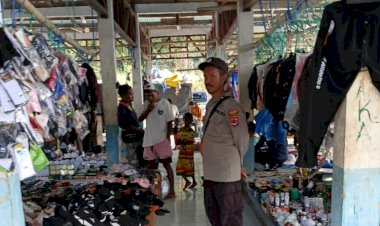 Polsek-Alor-Timur-Intensifkan-Patroli-dan-Pengamanan-Pasar-Rakyat-Lantoka,-Wujudkan-Rasa-Aman-bagi-Masyarakat
