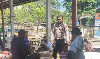 Polsek-Alor-Selatan-Intensifkan-Patroli-dan-Pengamanan-Pasar-Rakyat-Apui,-Wujudkan-Situasi-Kamtibmas-yang-Aman-dan-Kondusif
