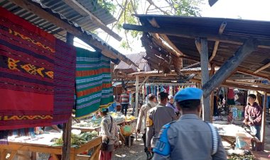 Polsek-Pantar-Intensifkan-Patroli-Dialogis-di-Pasar-Kabir,-Perkuat-Kamtibmas-dan-Cegah-Tindak-Kriminal
