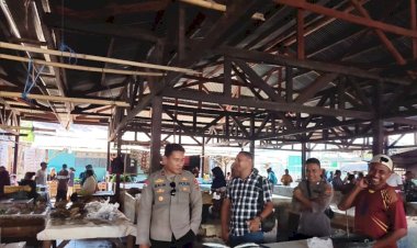 Polsek-Alor-Barat-Daya-Intensifkan-Patroli-di-Pasar-Moru,-Jaga-Kamtibmas-Tetap-Kondusif