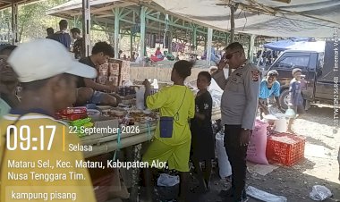 Patroli-di-Pasar-Kalunan,-Polsubsektor-Mataru-Sampaikan-Imbauan-Kamtibmas