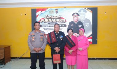 Polres-Alor-Gelar-Perpisahan-Purnabakti-Kabag-SDM-KOMPOL-Onnan-Ndolu