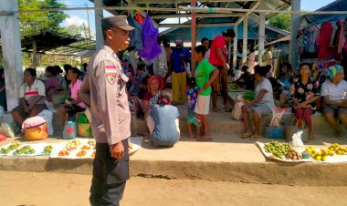 Polsek-Alor-Selatan-Amankan-Aktivitas-Pasar-Apui,-Berikan-Rasa-Aman-kepada-Masyarakat