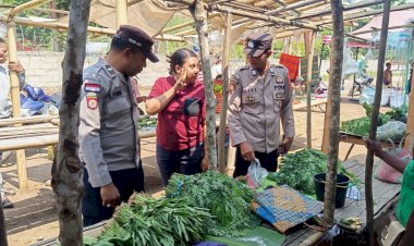 Polsek-Alor-Selatan-Gelar-Patroli-Pengamanan-Pasar-Apui,-Ajak-Masyarakat-Jaga-Kamtibmas-Tetap-Kondusif