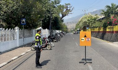 Satlantas-Polres-Alor-Amankan-Ibadah-Minggu-di-Gereja-Pola-Tribuana-Kalabahi