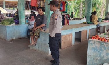 POLSEK-ALOR-SELATAN-GELAR-PATROLI-PENGAMANAN-PASAR,-PASTIKAN-AKTIVITAS-MASYARAKAT-BERJALAN-AMAN-DAN--LANCAR