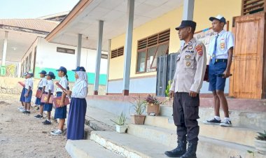KA-POSPOL-ABAD-SELATAN-PIMPIN-UPACARA-BENDERA-DI-SMP-NEGERI-TRIBUR
