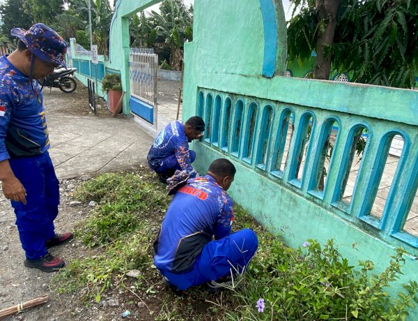 Menyongsong HUT Ke-75, Satuan Polairud Polres Alor Gelar Bakti Sosial Bersihkan Rumah Ibadah