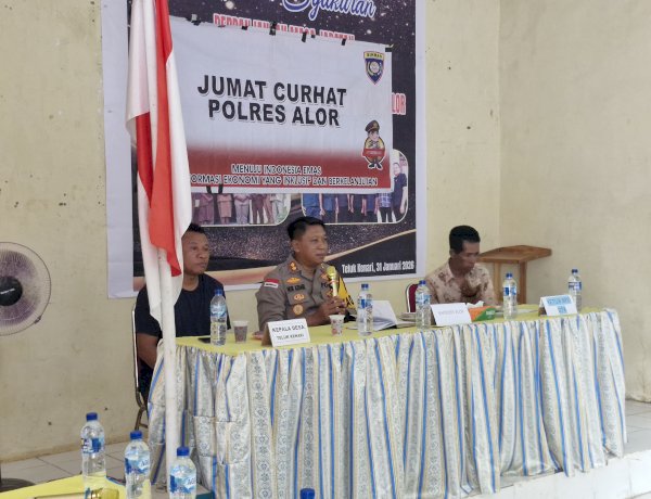 Kapolres Alor Gelar Jumat Curhat di Desa Teluk Kenari, Serap Aspirasi Warga dan Berikan SIM Gratis