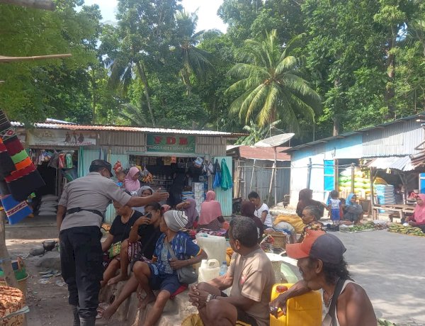 Patroli Sambang di Pasar Baulang, Kanit Binmas Polsek Abal Sampaikan Himbauan Kamtibmas