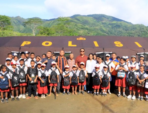 Wakapolda NTT Kunjungi SMPN 48 Sa Ate Gaikiu, Salurkan Bantuan bagi Sekolah Terdampak Bencana