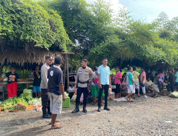 Polsek Alor Timur Intensifkan Patroli dan Sambang di Pasar Rakyat Maritaing