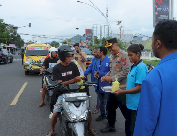 Kapolres Alor Bersama GAMKI Berbagi Takjil, Wujud Indahnya Toleransi di Bulan Ramadhan