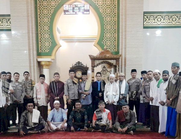 Polres Alor Gelar Tarawih Keliling di Masjid Agung Alfatah, Pererat Silaturahmi dengan Masyarakat