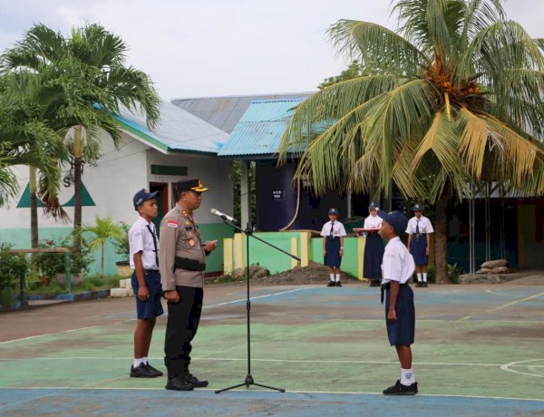 Kapolres Alor Pimpin Upacara di SMPN 1 Kalabahi, Tekankan Peran Generasi Z Wujudkan Indonesia Emas 2045