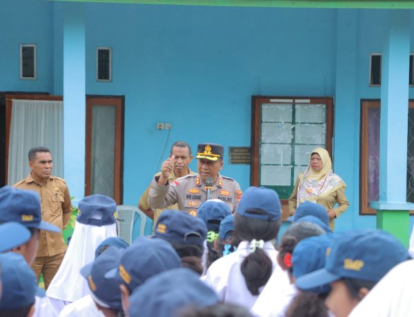 Kapolres Alor Pimpin Apel Pagi di SMP Negeri 3 Kalabahi, Ajak Pelajar Jauhi Tawuran dan Bijak Bermedia Sosial