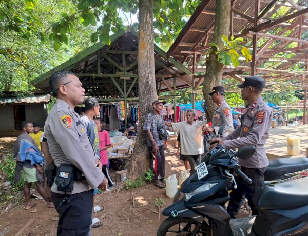 Patroli Dialogis di Pasar KakaMauta, Polsek Pantar Barat Ajak Warga Jaga Kamtibmas