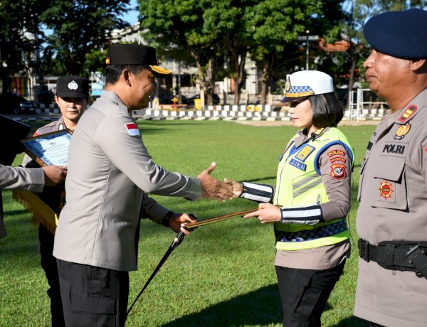 Kapolda NTT Berikan Penghargaan kepada Personel Berprestasi, Tekankan Semangat Pengabdian dan Integritas
