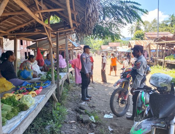 Patroli Polisi di Pasar Buraga, Warga Diajak Jaga Keamanan dan Ketertiban