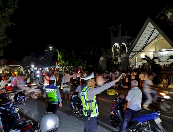 POLRES ALOR LAKSANAKAN PENGAMANAN, IBADAH KAMIS PUTIH DI KALABAHI BERJALAN AMAN DAN LANCAR