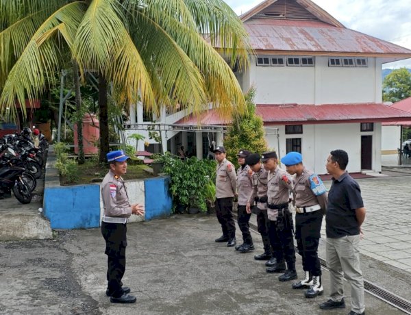 PERSONEL POLRES ALOR LAKSANAKAN PENGAMANAN PAMERAN UMKM DAN LOMBA PASKAH GAMKI, KEGIATAN BERJALAN AMAN DAN KONDUSIF