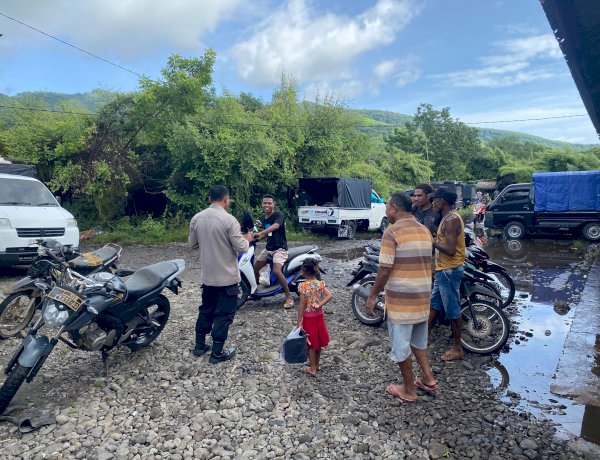 Polsek Alor Timur Intensifkan Sambang dan Patroli Pasar Maritaing, Pastikan Keamanan Aktivitas Warga