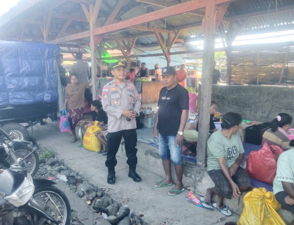 Polsek Alor Timur Intensifkan Patroli dan Sambang di Pasar Maritaing, Pastikan Aktivitas Berjalan Aman dan Kondusif