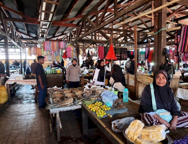 Patroli Dialogis Polsek Alor Barat Daya, Pasar Moru Berjalan Aman dan Tertib