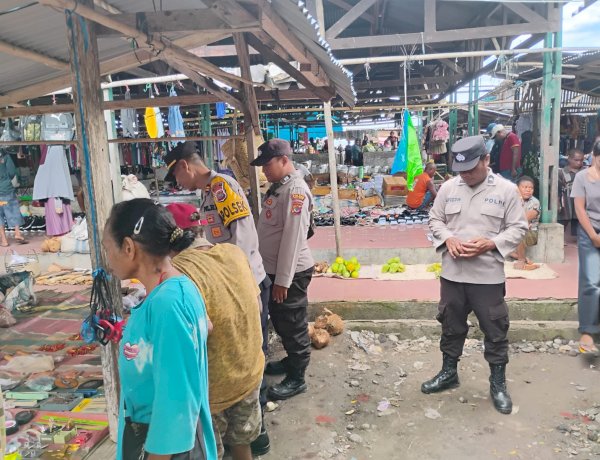 Patroli Dialogis Polsek Pantar di Pasar Kabir, Warga Dihimbau Jaga Kamtibmas