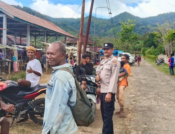 Personel Polsek Alor Selatan Laksanakan Patroli dan Pengamanan Aktivitas Pasar di Kelaisi Timur
