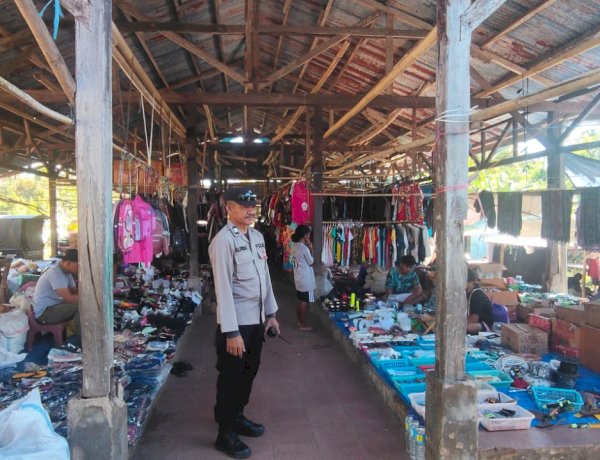 Polsek Alor Selatan Intensifkan Patroli Pengamanan Pasar, Pastikan Aktivitas Masyarakat Berjalan Aman dan Kondusif