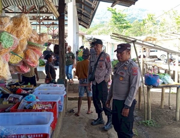 Polsek Alor Selatan Intensifkan Patroli Pengamanan Pasar Apui, Aktivitas Masyarakat Berjalan Aman dan Kondusif
