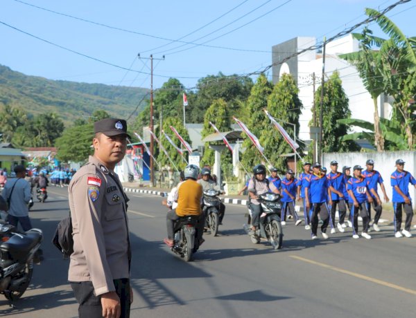 Polres Alor Amankan dan Kawal Lomba Gerak Jalan Ketepatan Waktu HUT Ke-81  Kemerdekaan RI