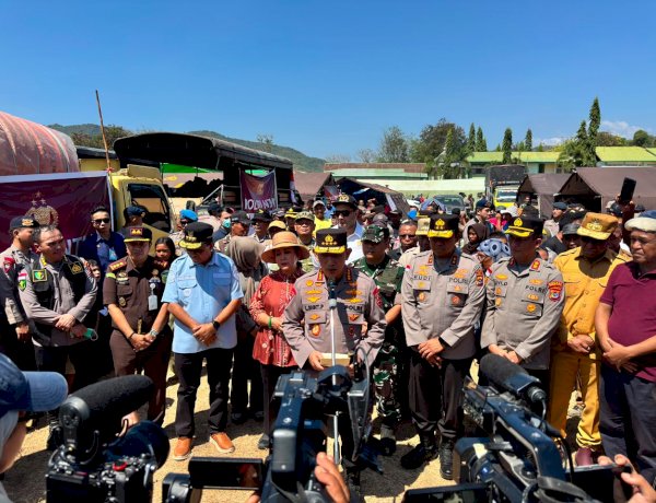 *Polri Perkuat Penanganan Gempa NTT, Kapolri Tinjau Lokasi Terdampak dan Serahkan Bantuan*
