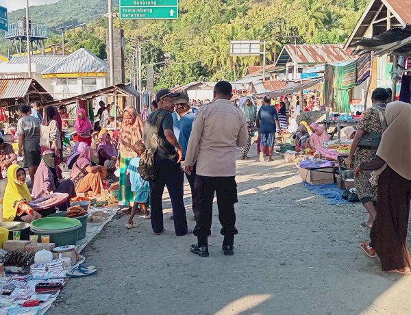 Patroli Pasar Tradisional Bakalang, Polsubsektor Pantar Timur Sampaikan Imbauan Kamtibmas